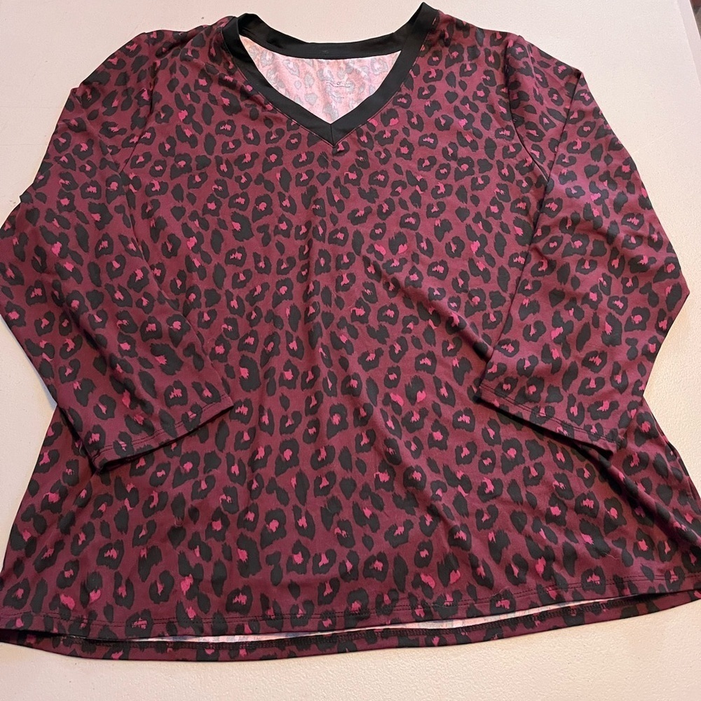 Elizabeth & Clarke Women's Maroon Leopard Print 3/4 Sleeve Top Size M
